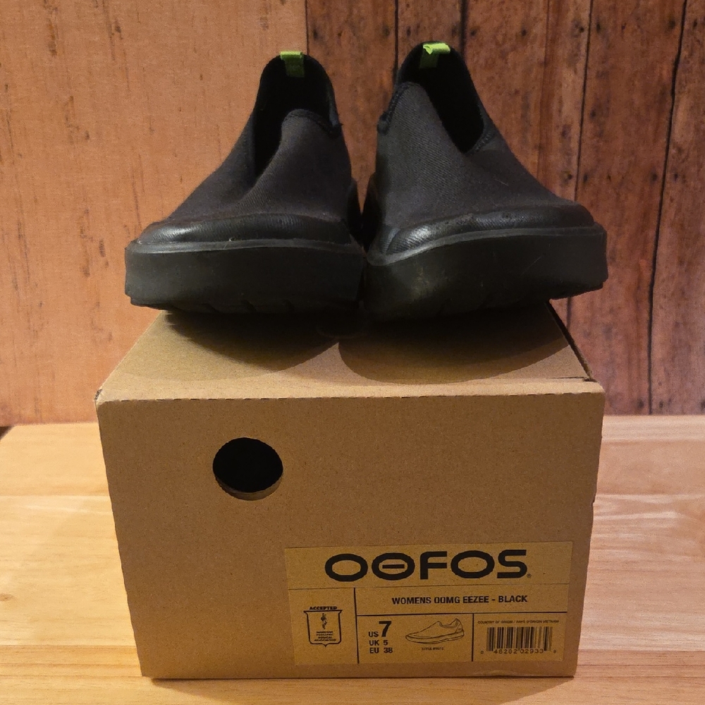 OOFOS Men's Black Slip-On Loafers
